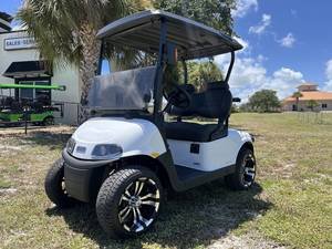 2023 E-Z-GO Freedom® RXV® ELiTE™ Lithium Bright White