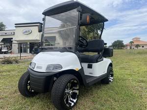 2023 E-Z-GO Freedom® RXV® ELiTE™ Lithium Bright White